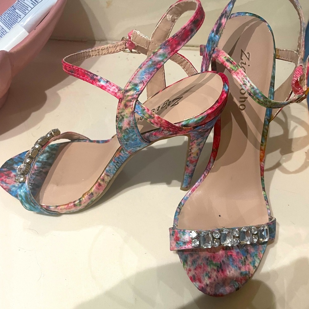 Super cute Rhinestone heels 8.5